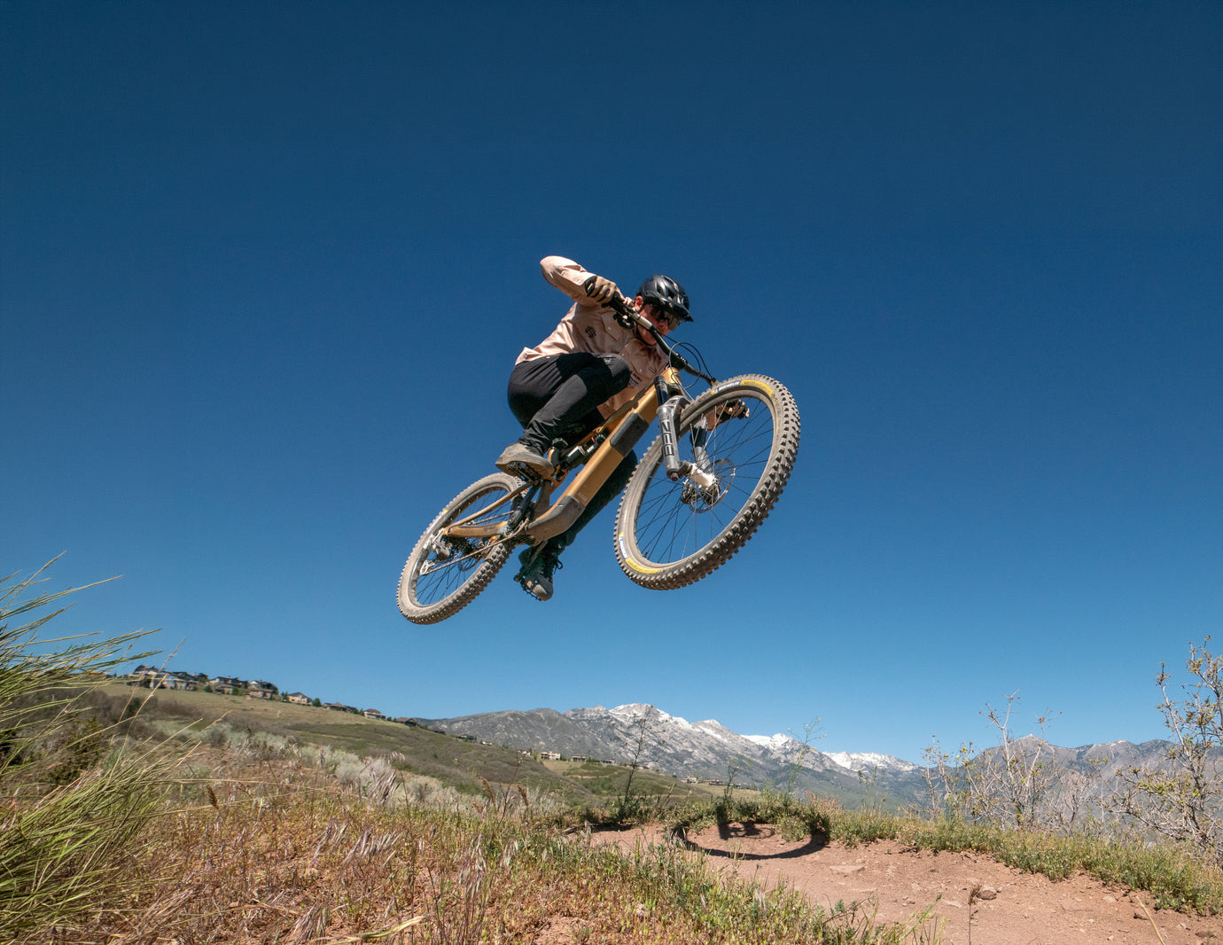 Kyle Strait Rides Tannus